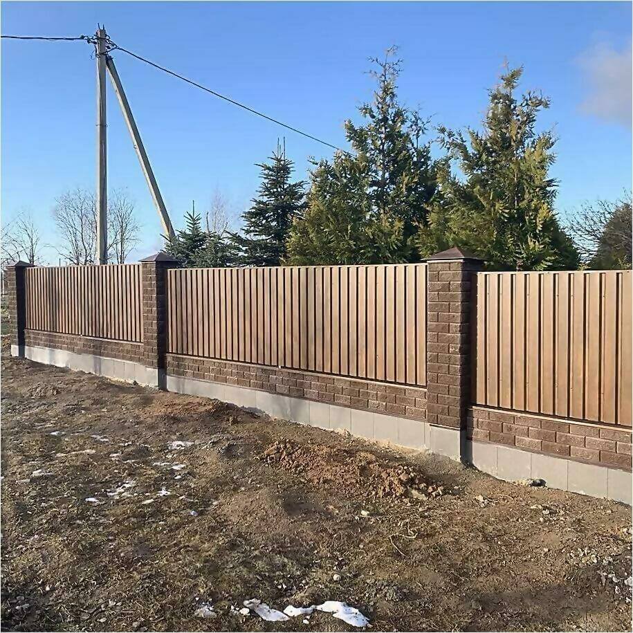 Забор из профлиста НС-21 цвет Printech темное дерево фото1 в Всеволожске