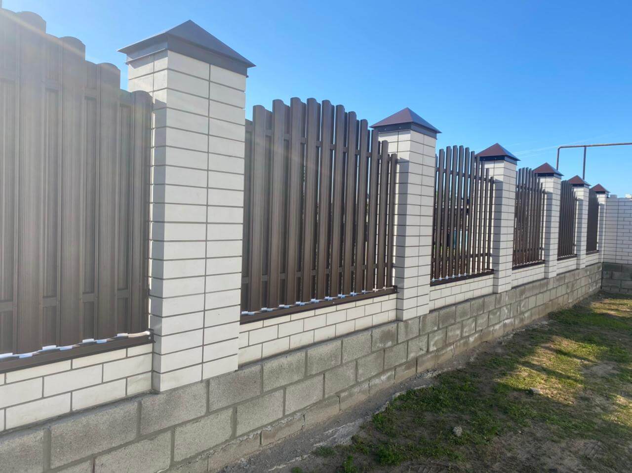 zabor-iz-shtaketnika-ral8017-shokolad-foto1 в Всеволожске
