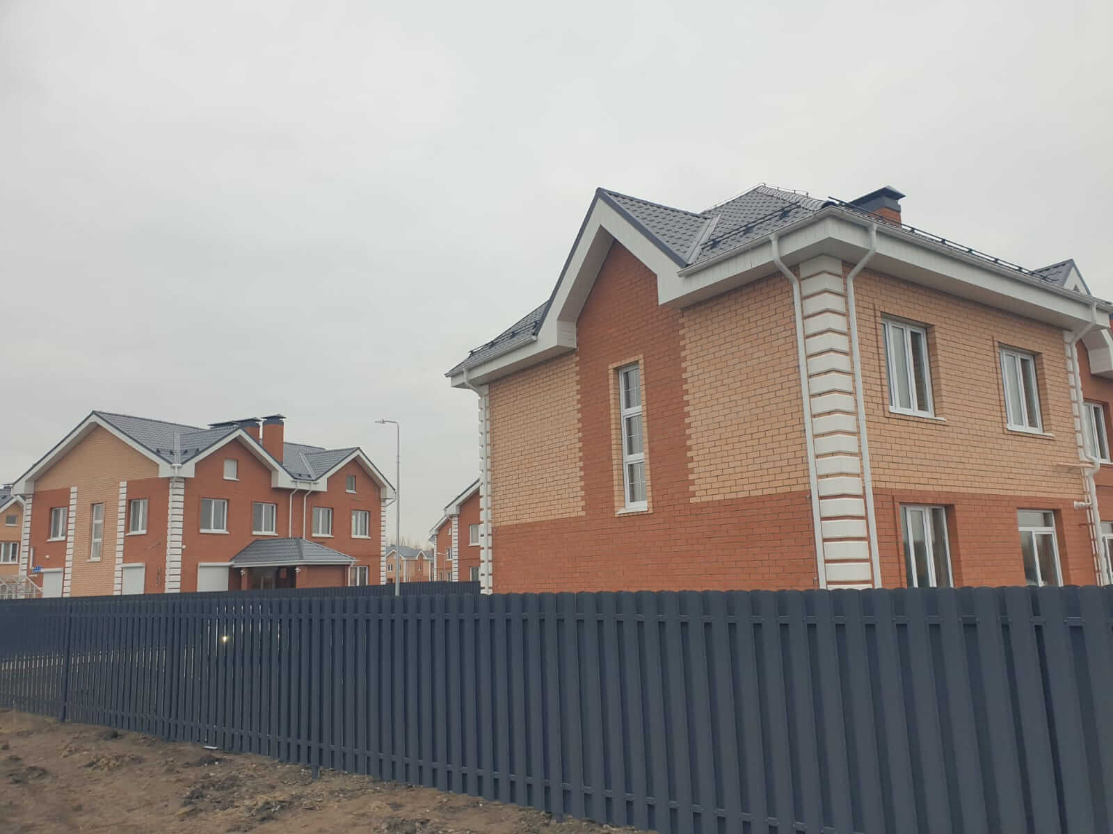 Забор из штакетника 230м Серый Графит фото1 в Всеволожске