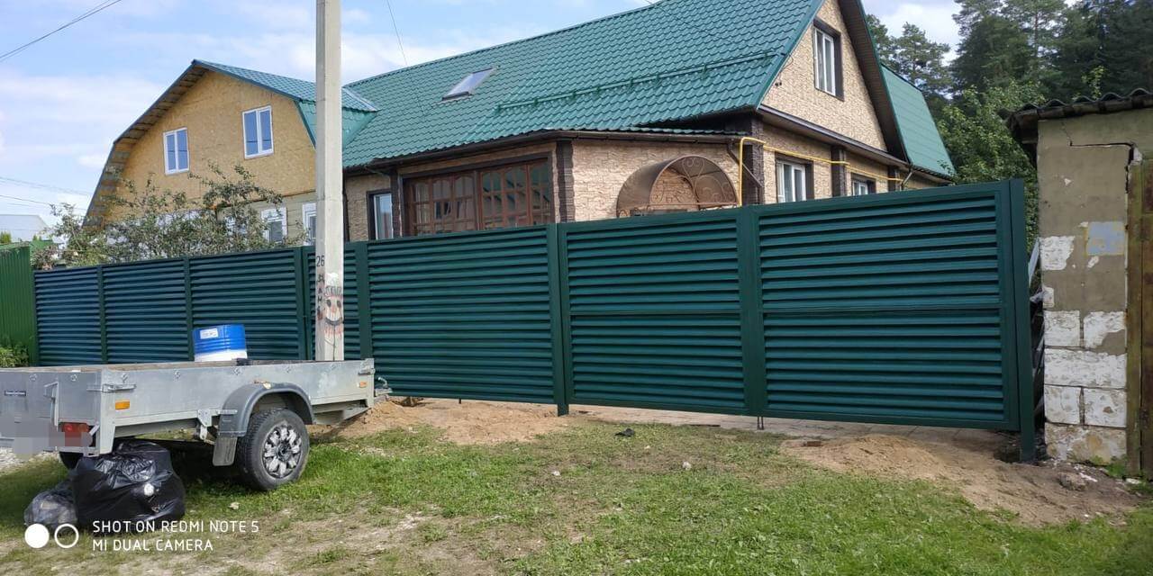 Забор-жалюзи с ламелями еврожалюзи ral6005/6005 Зеленый Мох 2-х сторонний фото1 в Всеволожске