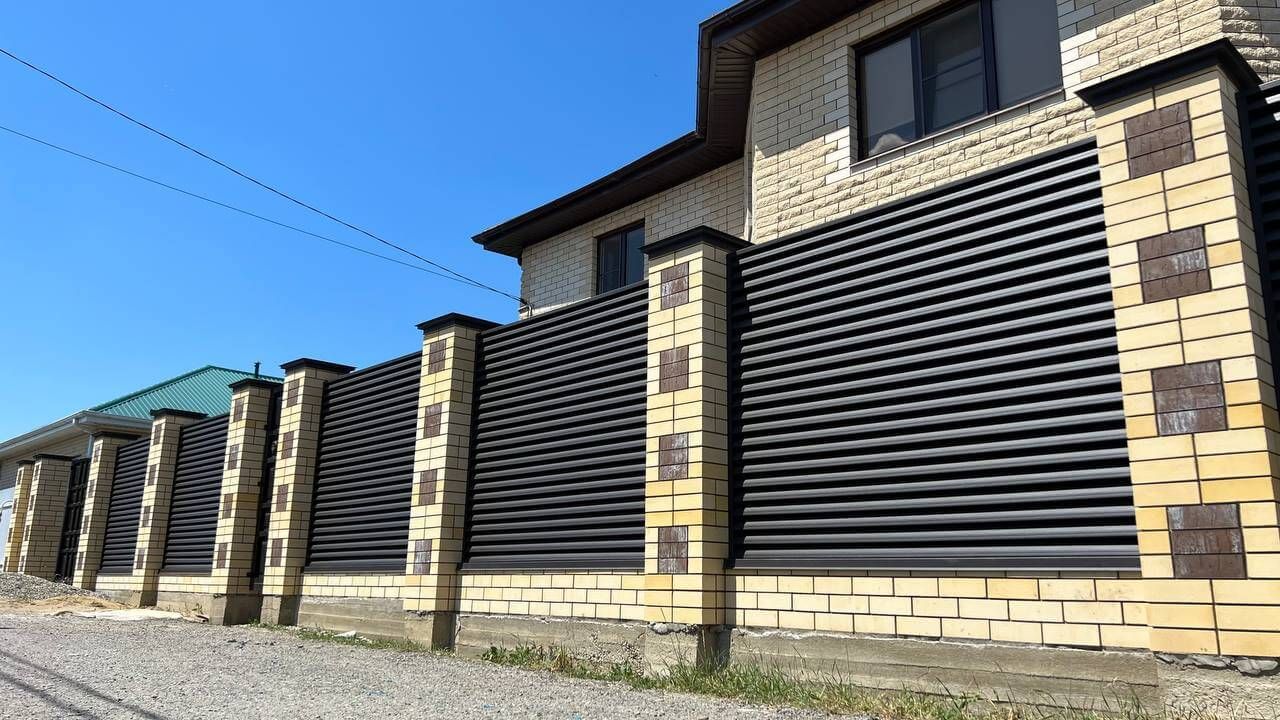 Забор-жалюзи 45м RAL8019 Темный Шоколад матовый в Всеволожске