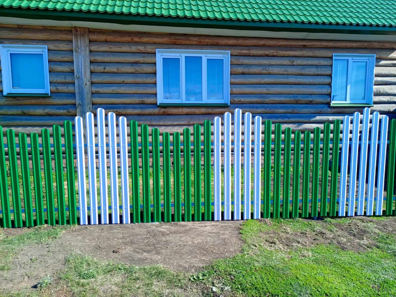 Забор из штакетника 18м в двух цветах RAL9003 Белый + RAL6029 Зеленая Мята в Всеволожске