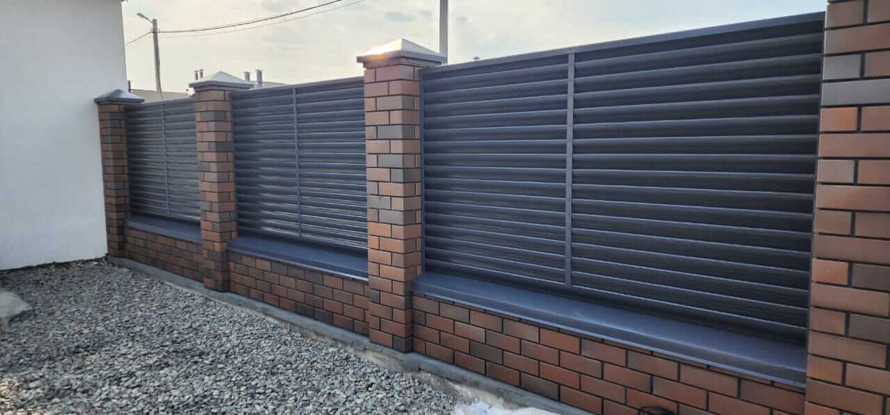 Забор из ламелей еврожалюзи 22м RAL7024/7024 Серый Графит двусторонний фото 1 в Всеволожске