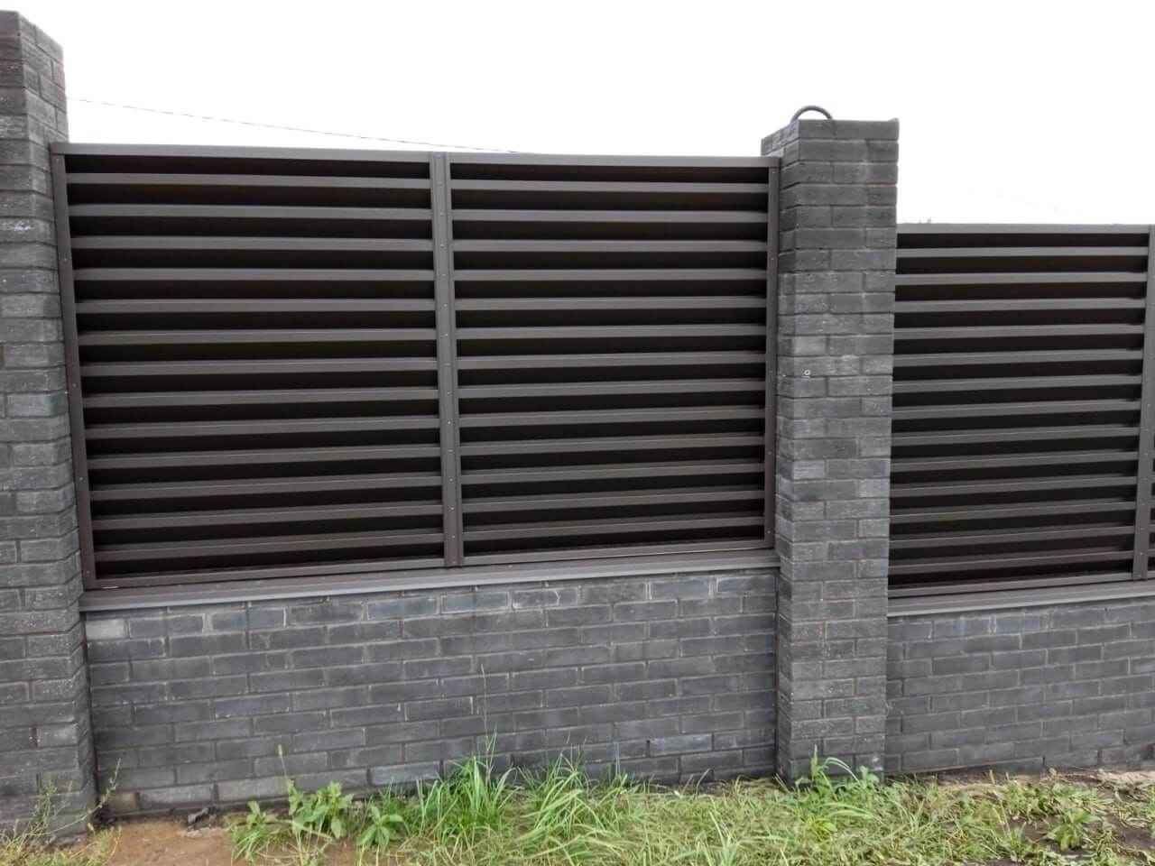Забор-жалюзи с ламелями ЭКО-Z 23м RAL8019 Темный Шоколад МАТТЕ фото 3 в Всеволожске