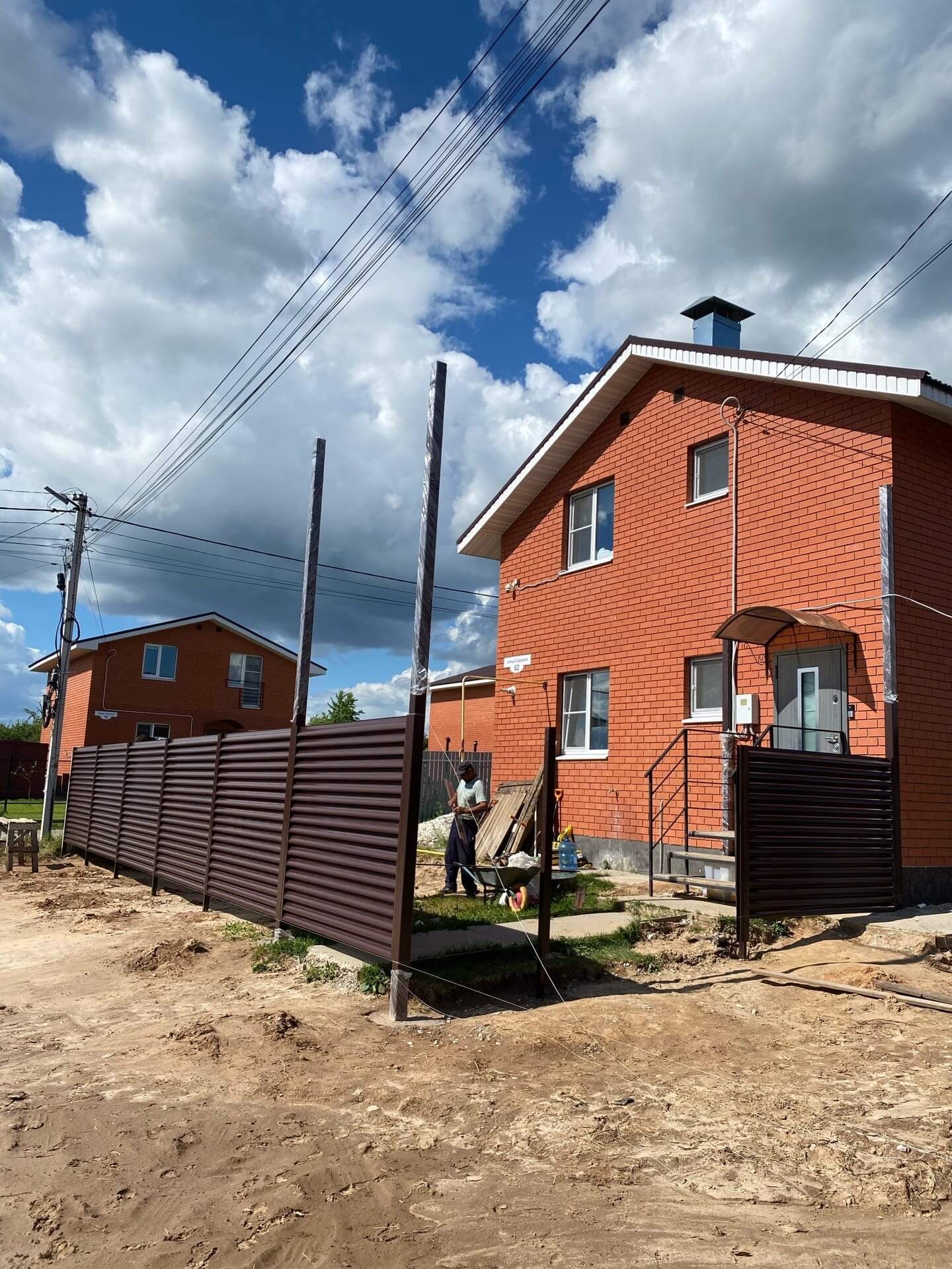 Забор-жалюзи из ламелей еврожалюзи 14м RAL8017 Шоколад фото 1 в Всеволожске