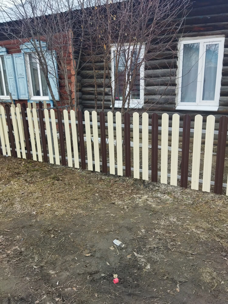 Забор из штакетника ЭКО-М 12м RAL1015/1015 Слоновая Кость двусторонний, RAL8017/8017 Шоколад двусторонний в Всеволожске