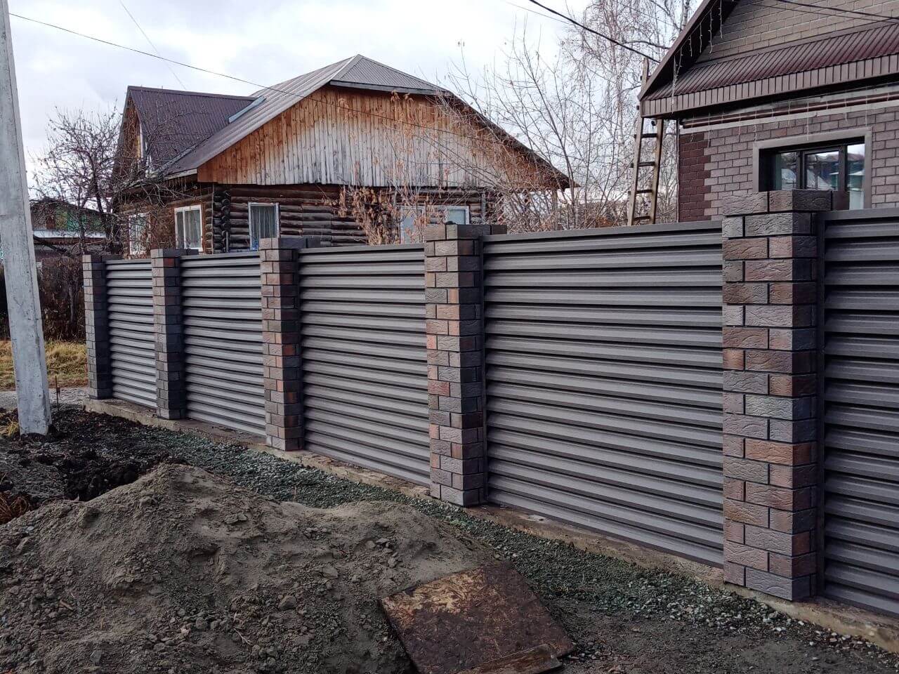 Забор-жалюзи из ламелей ЭКО-Z-US (усиленные) 30м RAL8019/8019 Темный Шоколад двусторонний МАТТЕ в Всеволожске
