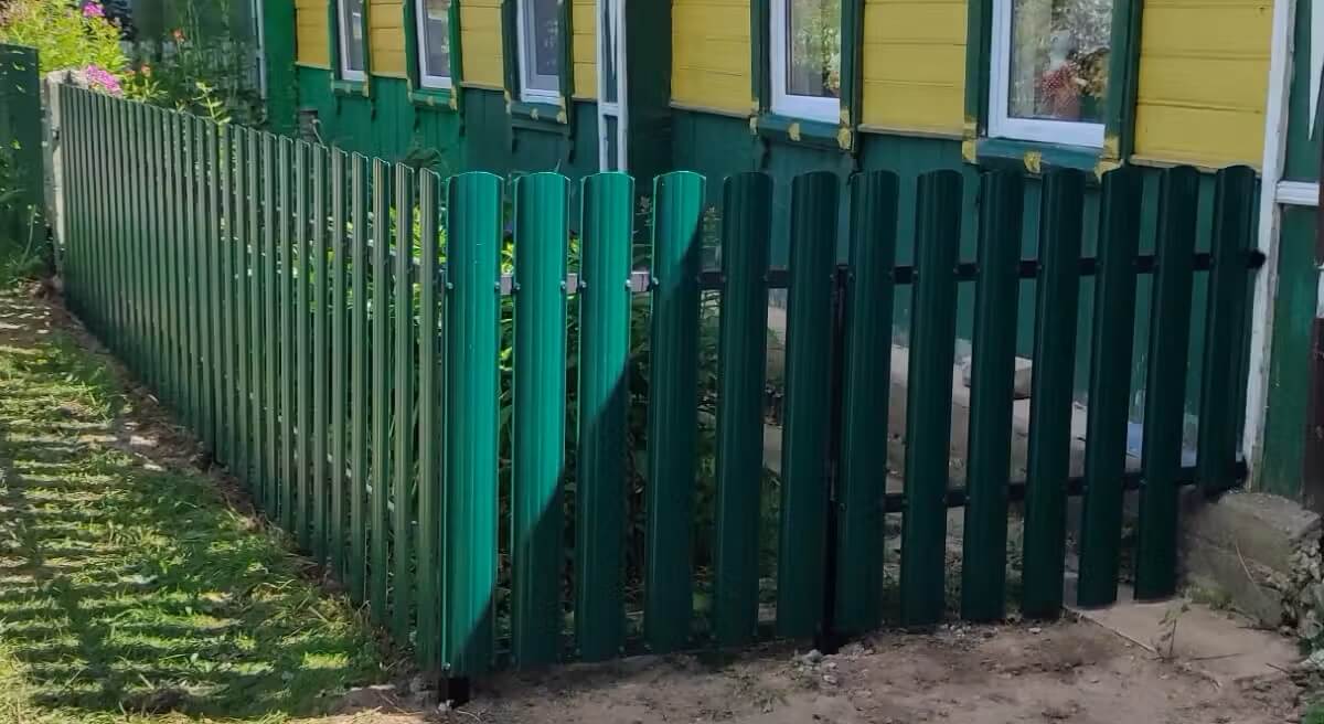 Заборчик из Евроштакетника 8м RAL6005/6005 Зеленый Мох двусторонний в Всеволожске