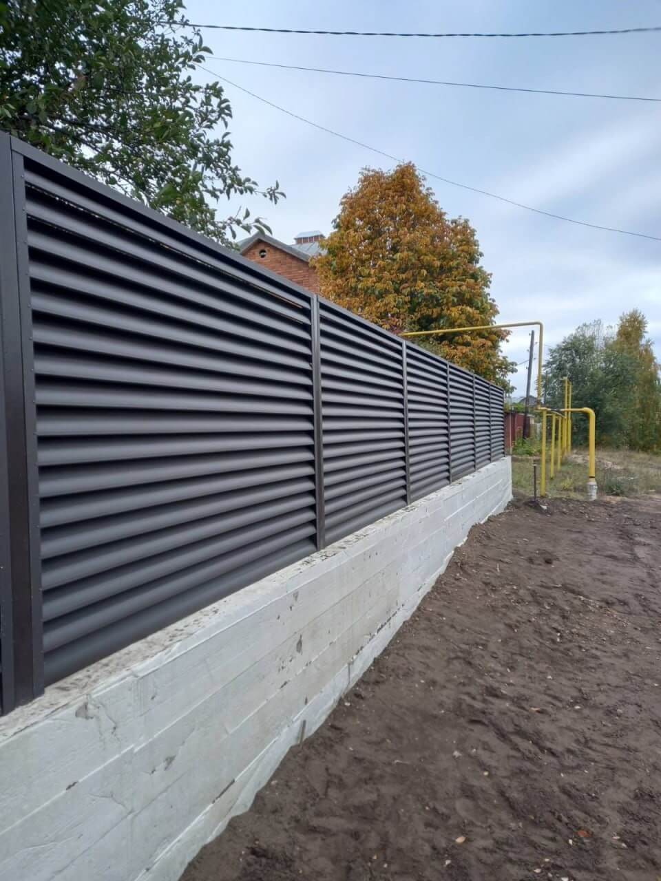 Забор из ламелей еврожалюзи 34м RAL8019/8019 Темный Шоколад двусторонний МАТТЕ в Всеволожске