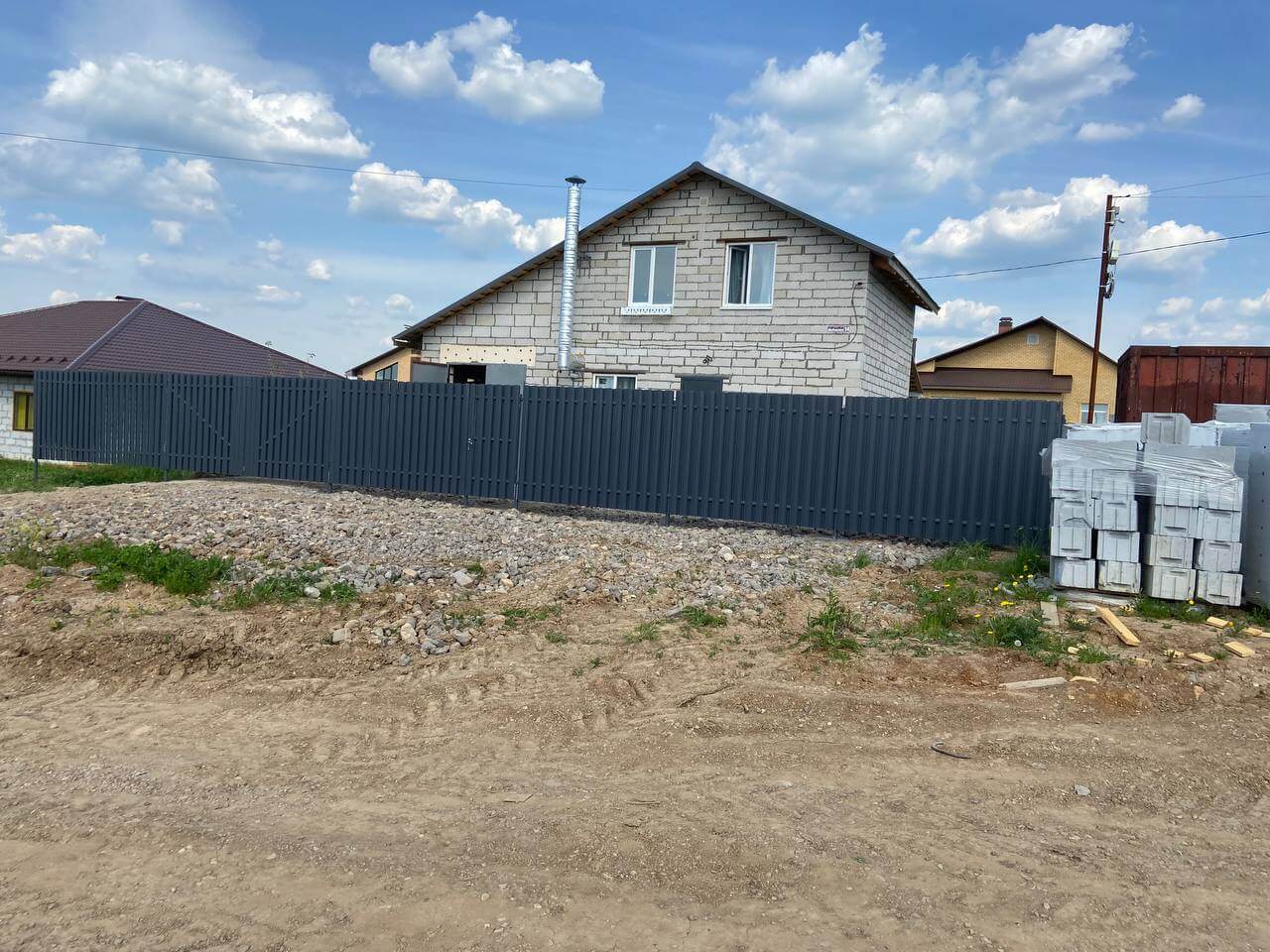 Забор из евроштакетника 16м RAL7024 Серый Графит фото 6 в Всеволожске
