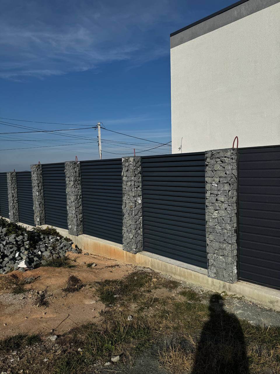 Забор-жалюзи из ламелей ЭКО-Z-US усиленных 36м RAL7024/7024 Серый Графит двусторонний МАТТЕ фото 6 в Всеволожске