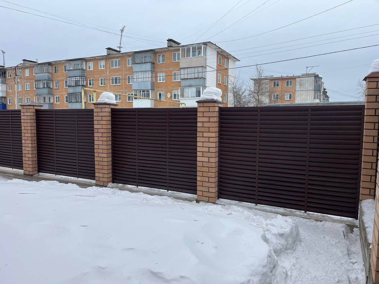 Забор-жалюзи из ламелей ЭКО-Z 87м RAL8017/8017 Шоколад двусторонний МАТТЕ фото 17 в Всеволожске