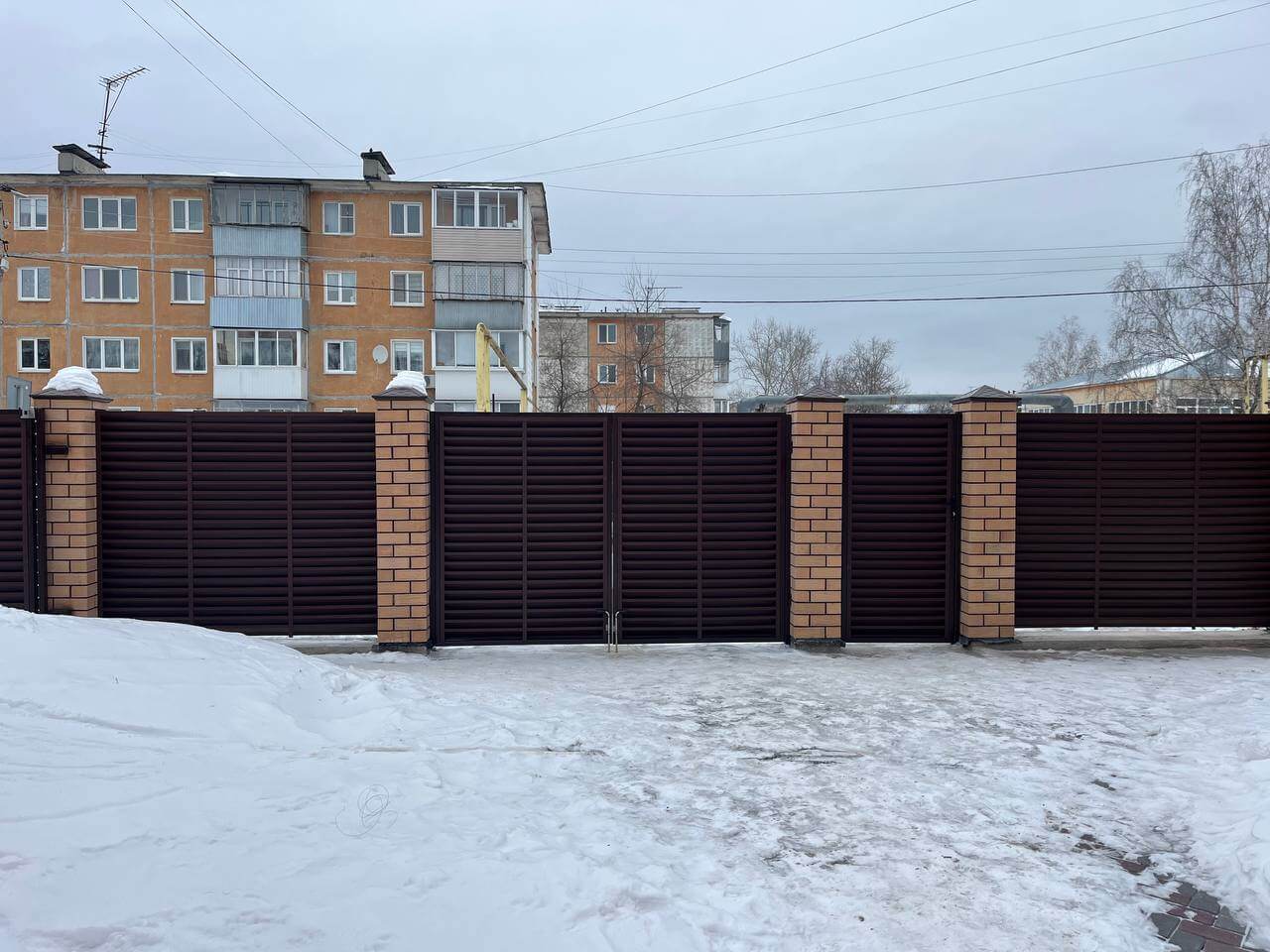 Забор-жалюзи из ламелей ЭКО-Z 87м RAL8017/8017 Шоколад двусторонний МАТТЕ фото 1 в Всеволожске