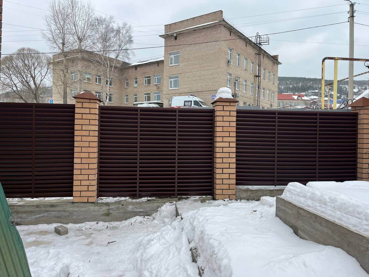 Забор-жалюзи из ламелей ЭКО-Z 87м RAL8017/8017 Шоколад двусторонний МАТТЕ фото 16 в Всеволожске