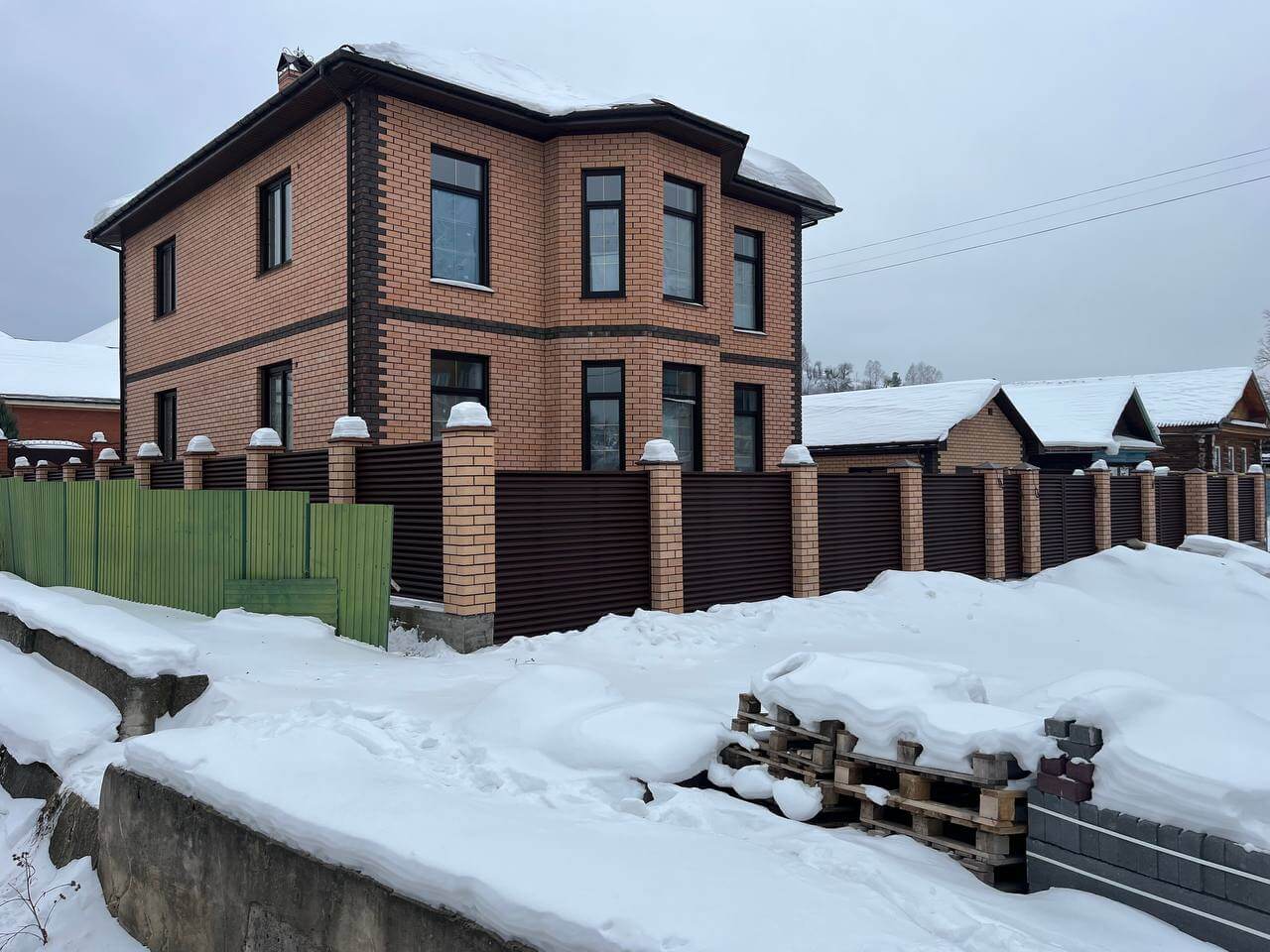 Забор-жалюзи из ламелей ЭКО-Z 87м RAL8017/8017 Шоколад двусторонний МАТТЕ фото 12 в Всеволожске