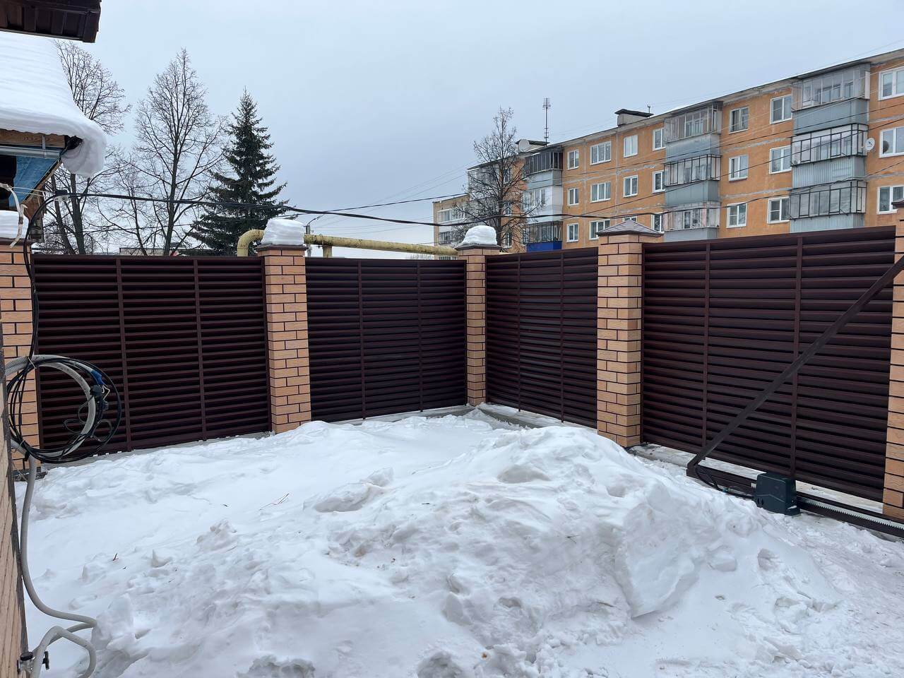 Забор-жалюзи из ламелей ЭКО-Z 87м RAL8017/8017 Шоколад двусторонний МАТТЕ фото 11 в Всеволожске