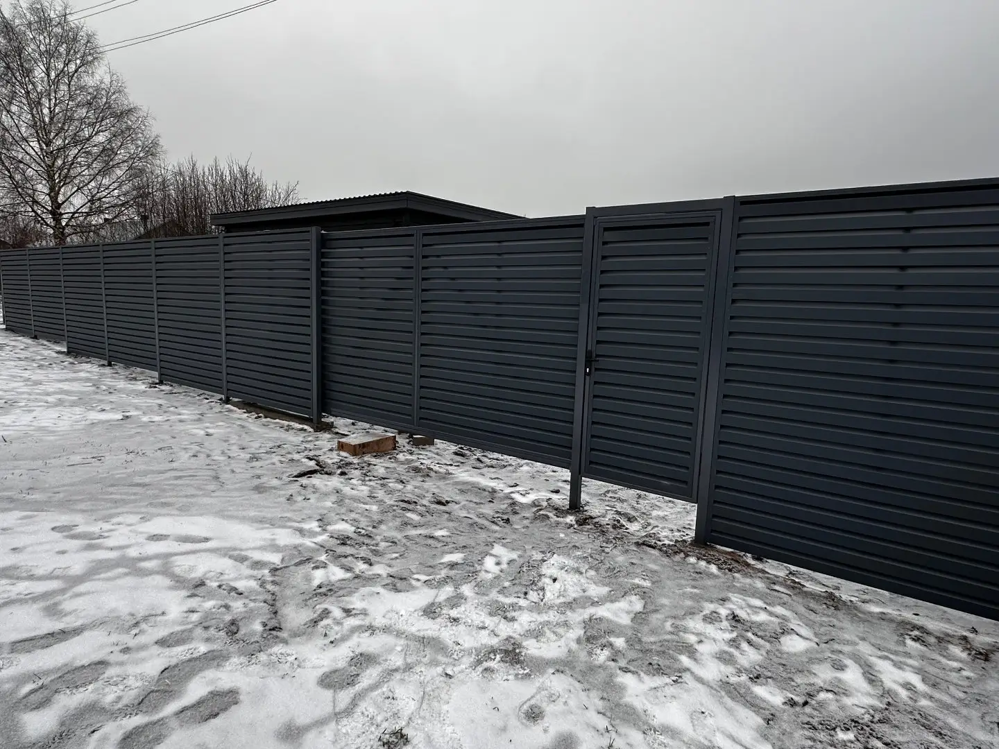 Забор-жалюзи из ламелей Хай-Тек 20м RAL7024/7024 Серый Графит двусторонний МАТТЕ фото 4 в Всеволожске