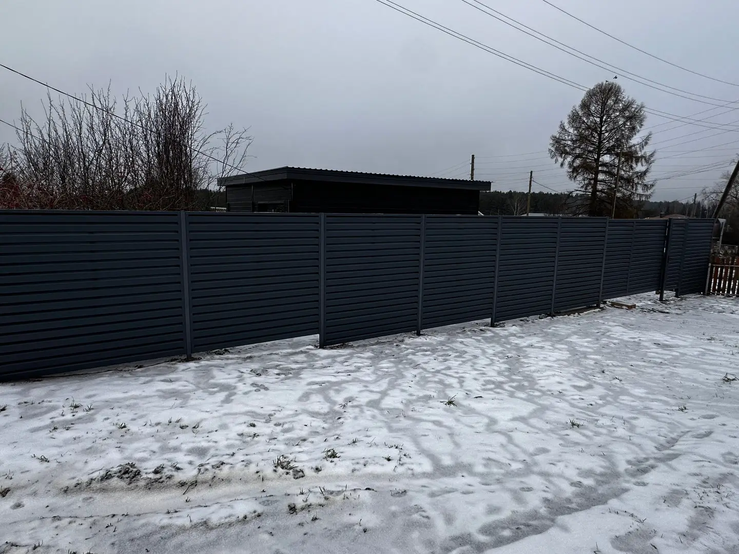 Забор-жалюзи из ламелей Хай-Тек 20м RAL7024/7024 Серый Графит двусторонний МАТТЕ фото 3 в Всеволожске