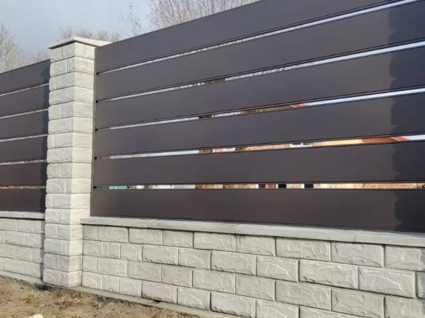 Забор-ранчо из металлопланкена 32м RAL8019 Темный Шоколад МАТТЕ фото 3 в Всеволожске